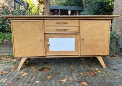 Vintage kast/dressoir. € 475,00