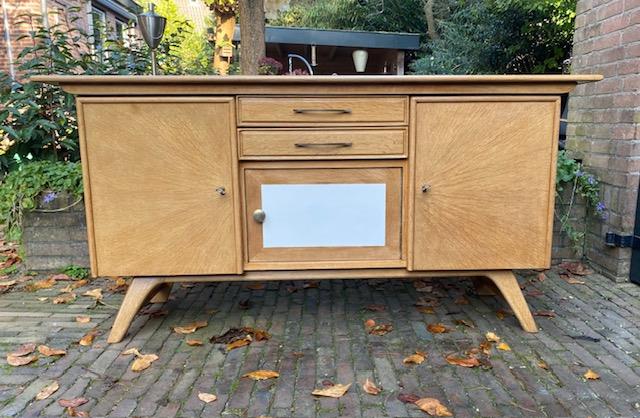 Vintage kast/dressoir. € 375,00