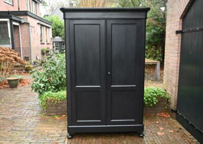 Antieke demontabele kast. € 425,00